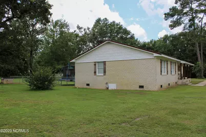 221 E Bladen Street, Bladenboro, NC 28320 - Photo 9