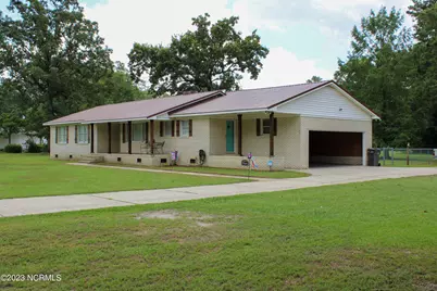 221 E Bladen Street, Bladenboro, NC 28320 - Photo 3