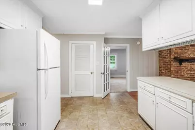 2610 Evans Street, Greenville, NC 27834 - Photo 17