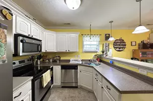 305 Vito Ct, Richlands, NC 28574 - Photo 9