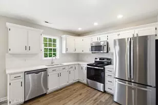 930 Commons Dr N, Jacksonville, NC 28546 - Photo 17