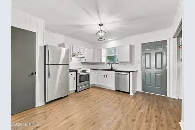 100 Ravenwood Drive #B, Jacksonville, NC 28546 - Photo 3