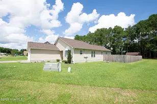 511 Sassy Ct, Richlands, NC 28574 - Photo 9
