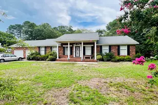 105 Country Club Cir, Clinton, NC 28328 - Photo 1