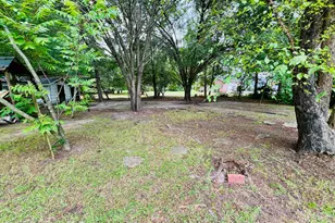 105 Country Club Cir, Clinton, NC 28328 - Photo 17