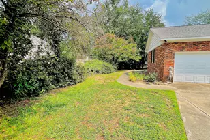 105 Country Club Cir, Clinton, NC 28328 - Photo 13