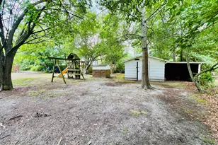 105 Country Club Cir, Clinton, NC 28328 - Photo 15
