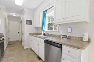 200 Labrador Ct, La Grange, NC 28551 - Photo 5