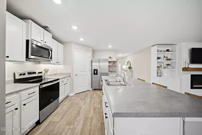 8327 E Highcroft Drive NE, Leland, NC 28451 - Photo 9