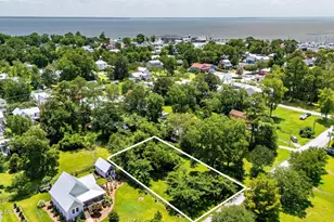 504 Midyette St, Oriental, NC 28571 - Photo 1