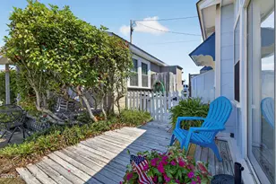 617 S 3rd Ave, Kure Beach, NC 28449 - Photo 7