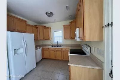 210 Chadwick Shores Drive, Sneads Ferry, NC 28460 - Photo 7