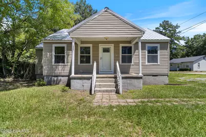 707 E Broad Street, Elizabethtown, NC 28337 - Photo 1