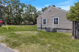 707 E Broad St, Elizabethtown, NC 28337 - Photo 25