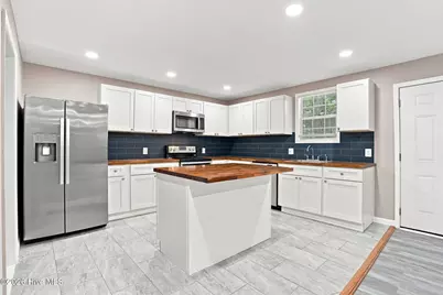 211 E Williamson Street, Mount Olive, NC 28365 - Photo 5