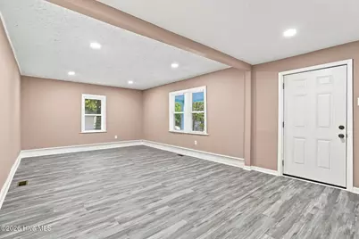 211 E Williamson Street, Mount Olive, NC 28365 - Photo 17
