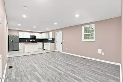 211 E Williamson Street, Mount Olive, NC 28365 - Photo 9