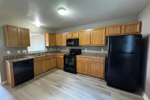 302 Streamwood Dr, Jacksonville, NC 28546 - Photo 3
