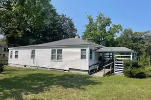 215 N 4th St, Saint Pauls, NC 28384 - Photo 1
