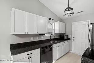 484 Hunting Green Dr, Jacksonville, NC 28546 - Photo 11