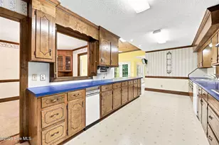 111 Robin Rd, Greenville, NC 27858 - Photo 17
