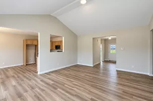 39 E Emily Gardens Dr, Selma, NC 27576 - Photo 5
