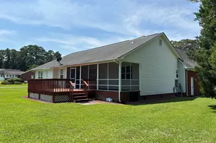 208 Pinewood Dr, New Bern, NC 28562 - Photo 9