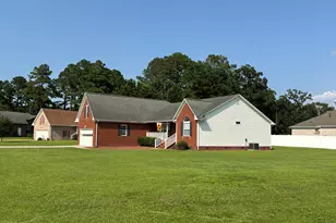 208 Pinewood Dr, New Bern, NC 28562 - Photo 3