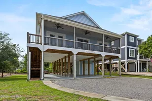 1611 E Pelican Dr, Oak Island, NC 28465 - Photo 3