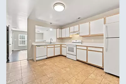 107 Spring Meadows Circle, Jacksonville, NC 28546 - Photo 5