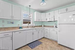 609 Spartanburg Ave, Carolina Beach, NC 28428 - Photo 9