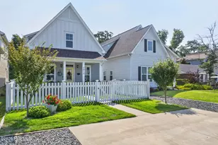 1018 N Caswell Ave, Southport, NC 28461 - Photo 1