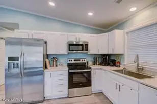 314 Charlotte Ave, Carolina Beach, NC 28428 - Photo 5