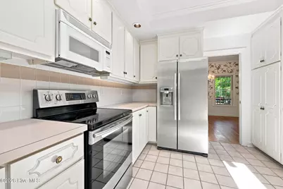 110 Sutton Drive, Cape Carteret, NC 28584 - Photo 9