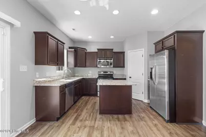 706 Radiant Drive, Jacksonville, NC 28546 - Photo 9