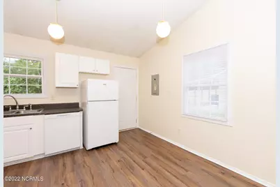 139 Village Circle, Jacksonville, NC 28546 - Photo 7