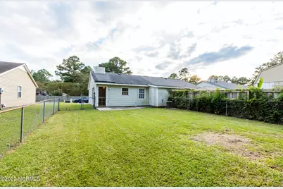 139 Village Circle, Jacksonville, NC 28546 - Photo 17