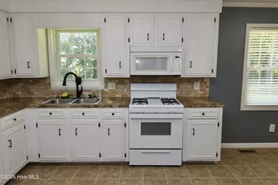 1811 John Small Avenue, Washington, NC 27889 - Photo 5