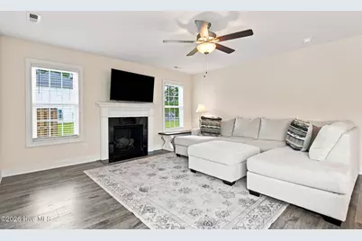 273 W Broughton Lane, Rocky Point, NC 28457 - Photo 15