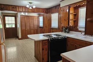 702 Stewart Ave, Clinton, NC 28328 - Photo 9