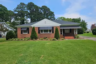 702 Stewart Ave, Clinton, NC 28328 - Photo 1