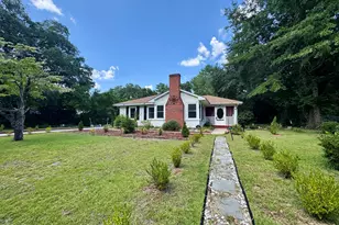 418 Oak Ave, Hamlet, NC 28345 - Photo 1