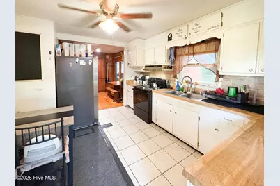 110 Long Acres Drive, Jacksonville, NC 28546 - Photo 7
