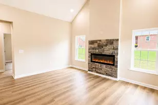 404 Holmes St, Clinton, NC 28328 - Photo 3
