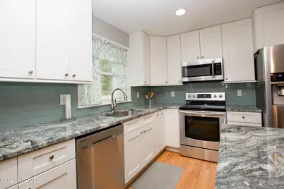 200 W Delaware Avenue, Southern Pines, NC 28387 - Photo 17