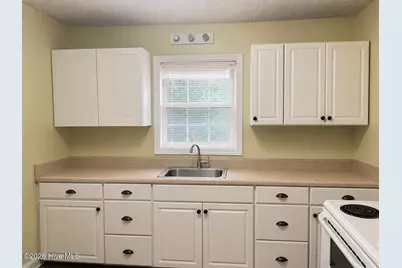 590 S Glover Street, Southern Pines, NC 28387 - Photo 3