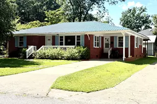 501 N Chestnut St, Mount Olive, NC 28365 - Photo 1