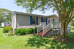 207 Betty Dr, Burgaw, NC 28425 - Photo 3