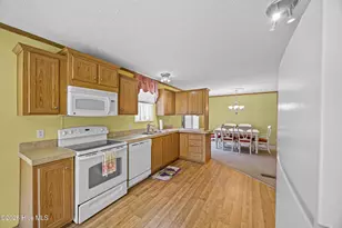207 Betty Dr, Burgaw, NC 28425 - Photo 13