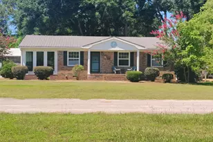 558 Elm St, Fair Bluff, NC 28439 - Photo 1